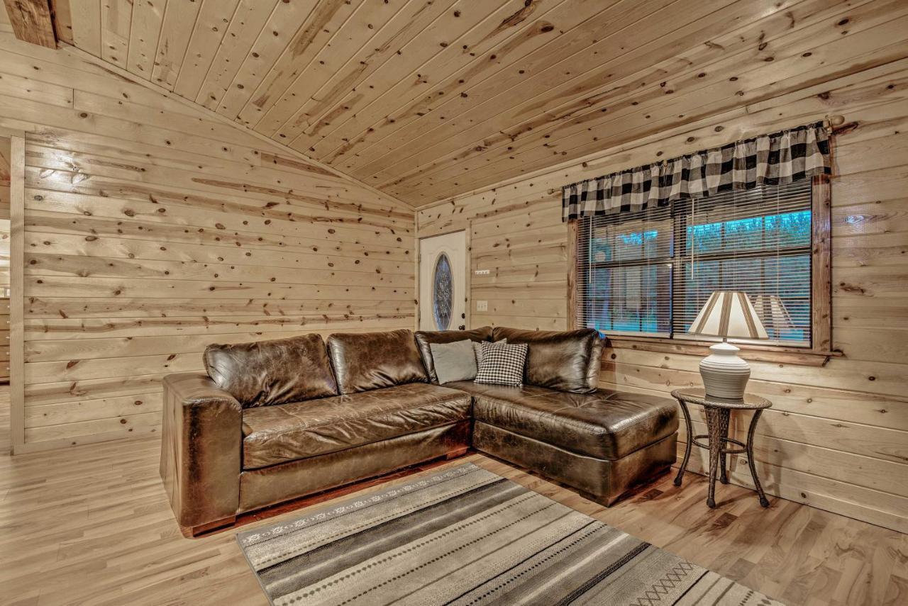 Broken Bow Starlight Cabin With Private Hot Tub! Exterior photo